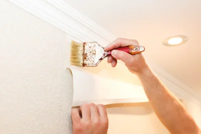 Pose de papier peint à Frédille — revêtements muraux et toiles de verre